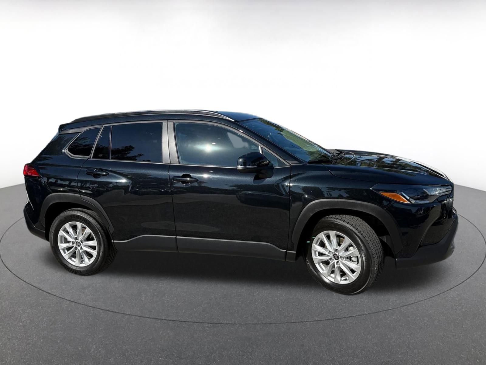 Used 2025 Toyota Corolla Cross LE image 15