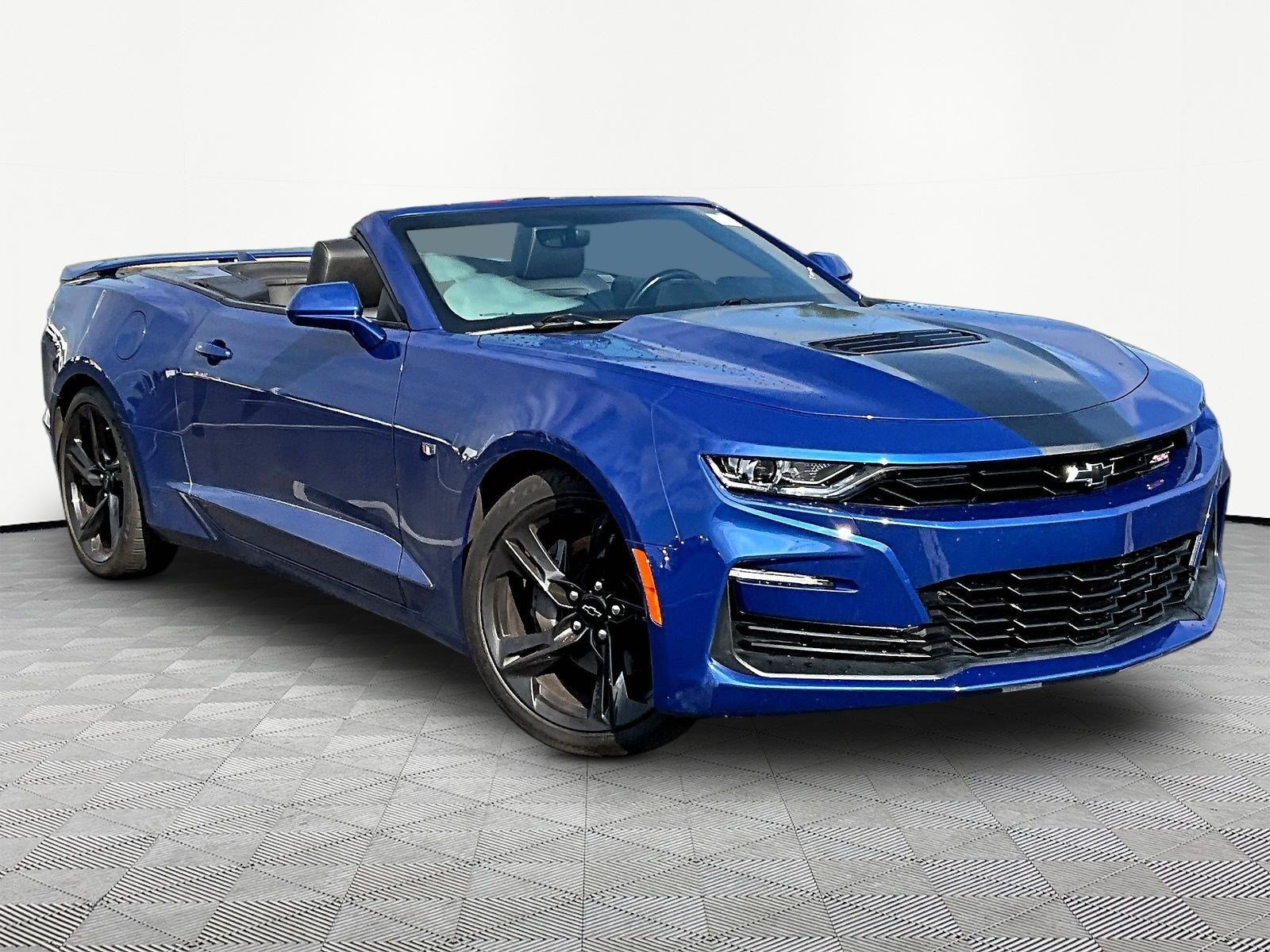 Used 2020 Chevrolet Camaro SS RWD image 3