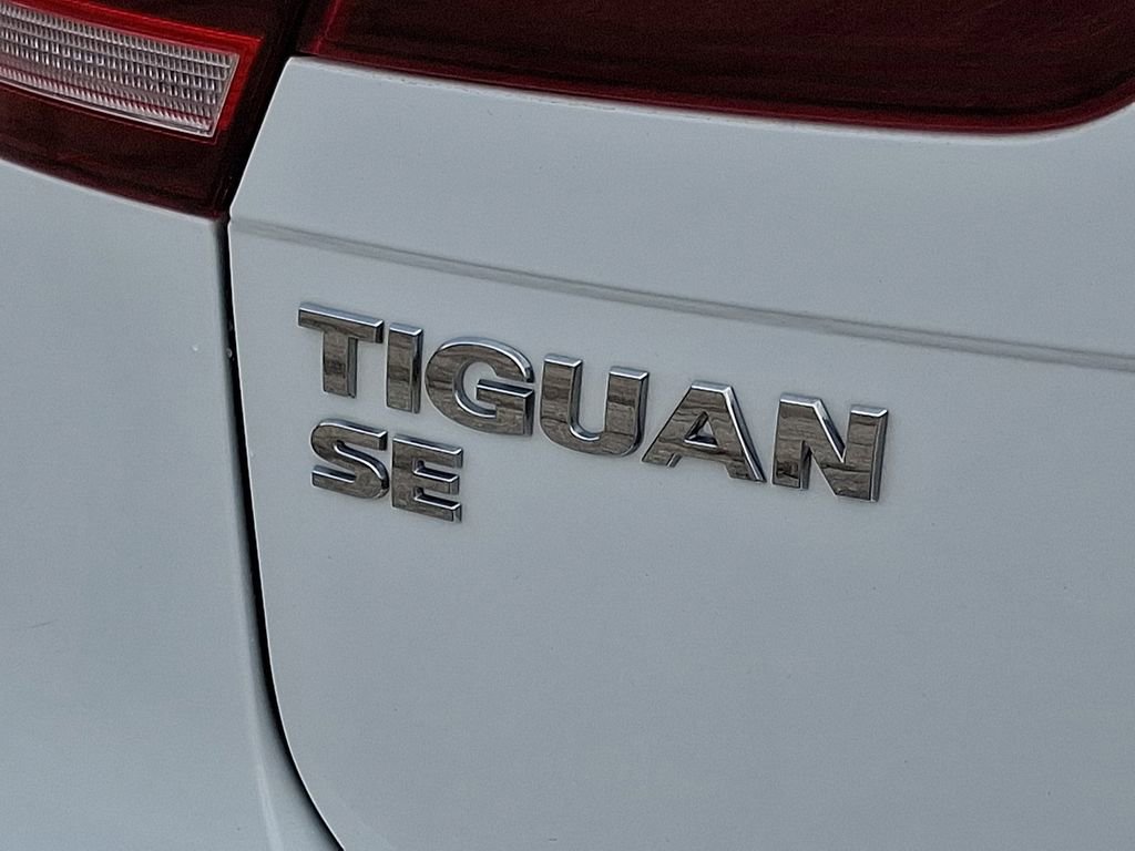 Used 2021 Volkswagen Tiguan SE image 33