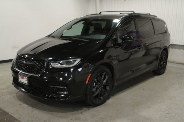 Used 2021 Chrysler Pacifica Touring-L w/ Uconnect Theater Family Group FWD image 9