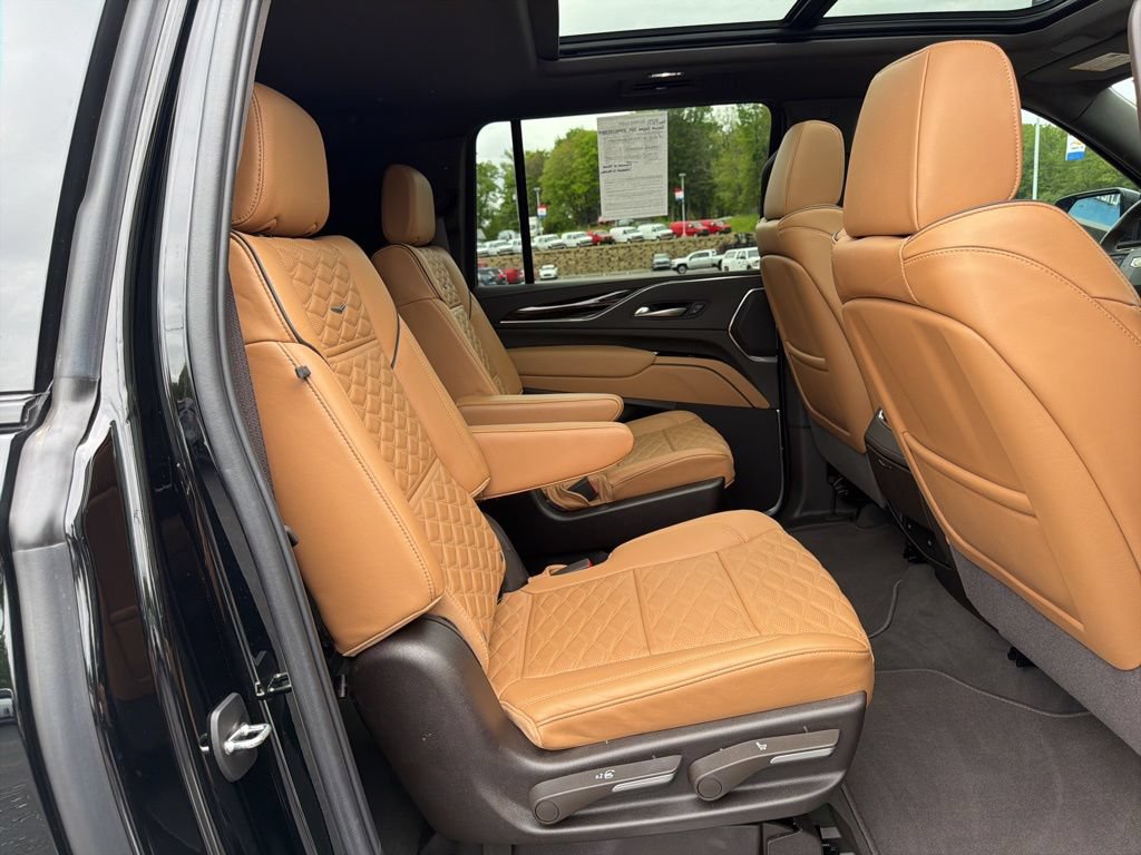 Used 2024 Cadillac Escalade ESV Sport AWD/4WD image 35