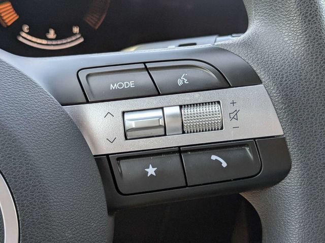 Used 2025 Hyundai Santa Cruz SEL FWD image 29