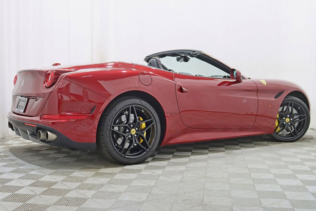 Used 2015 Ferrari California T RWD image 10
