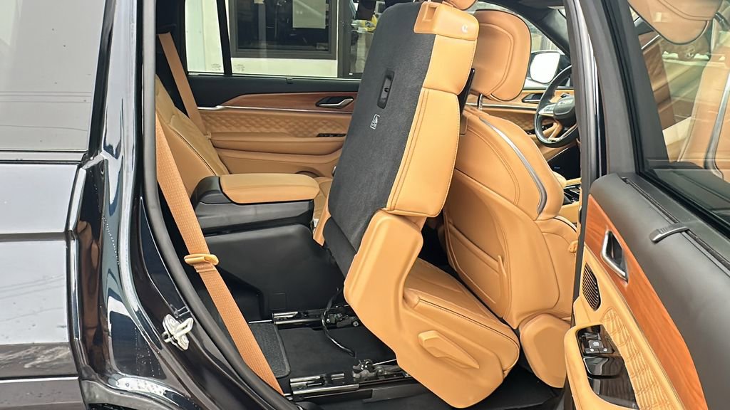 Used 2024 Jeep Grand Cherokee L Summit image 36