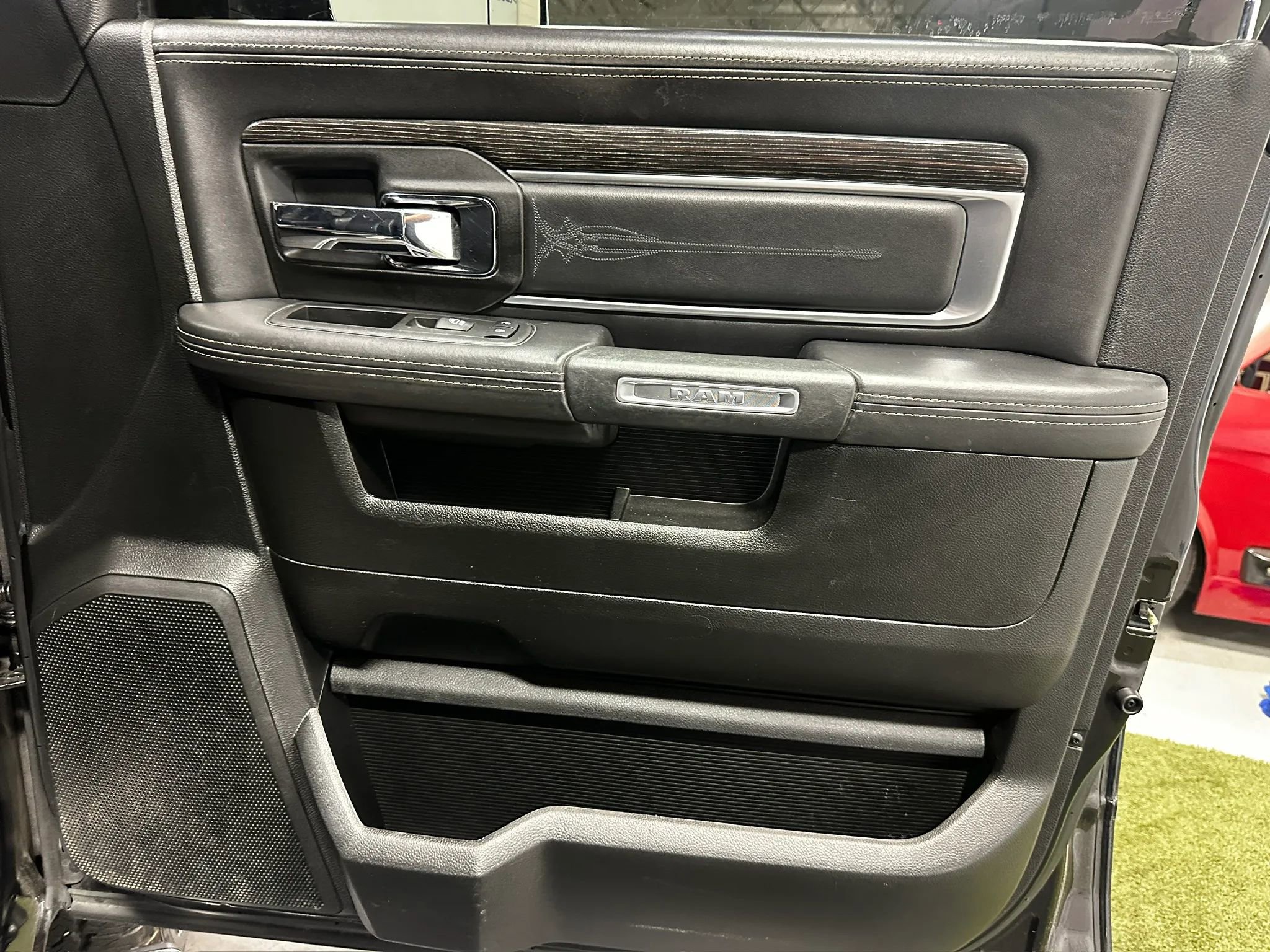 Used 2018 RAM 3500 Laramie Longhorn AWD/4WD image 25