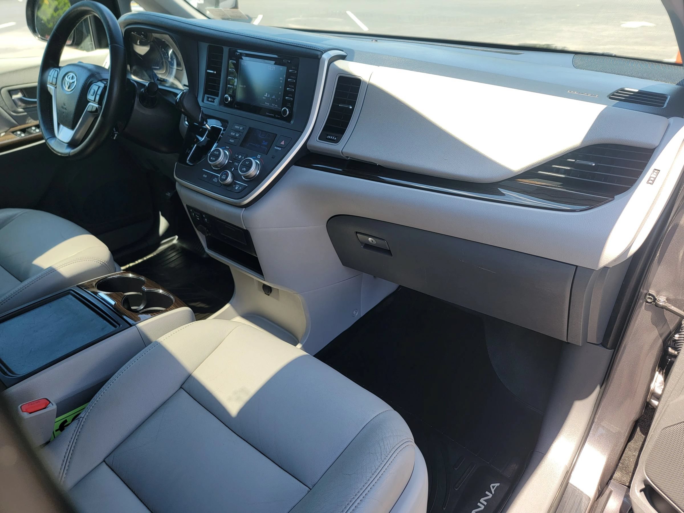 Used 2020 Toyota Sienna XLE AWD/4WD image 17
