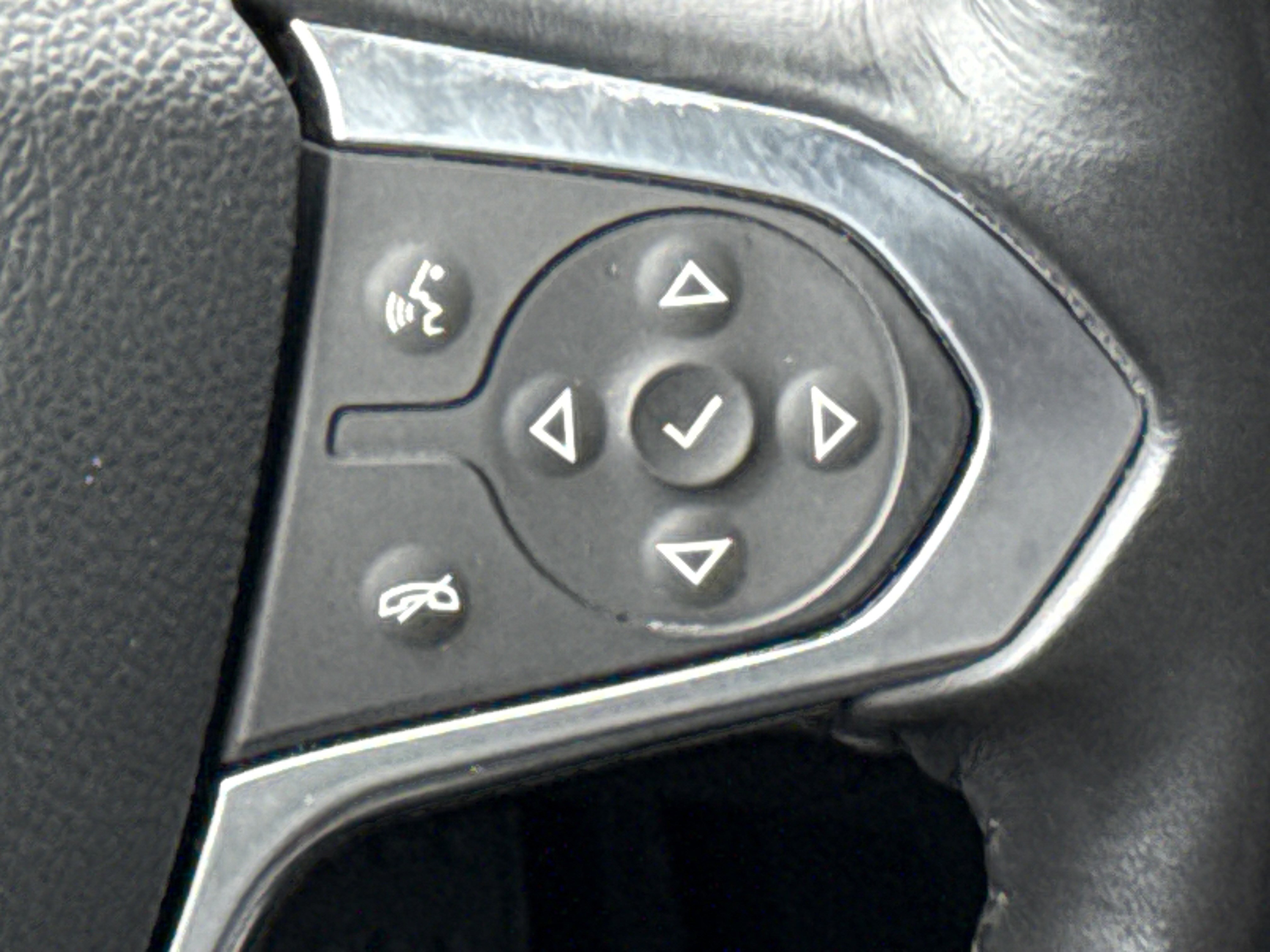 Used 2022 Chevrolet Traverse LT FWD image 20
