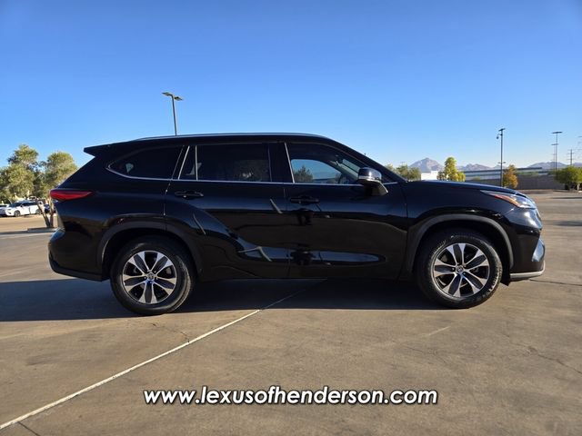 Used 2020 Toyota Highlander XLE FWD image 7