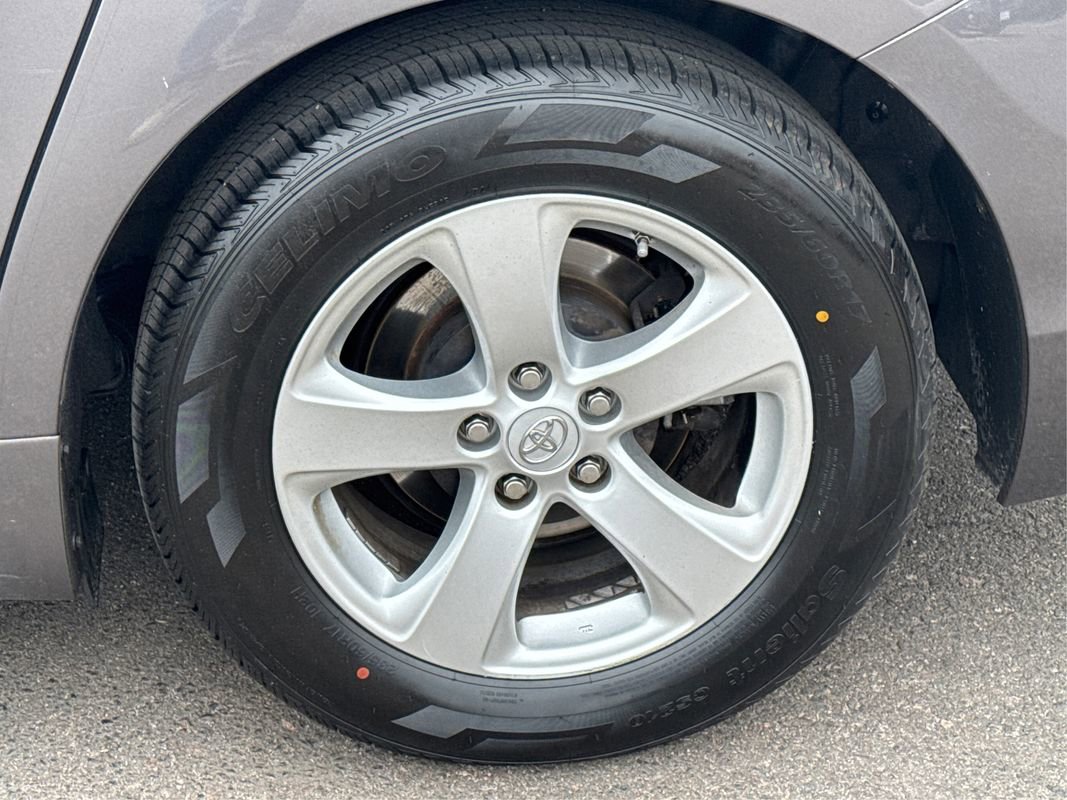 Used 2014 Toyota Sienna LE image 28