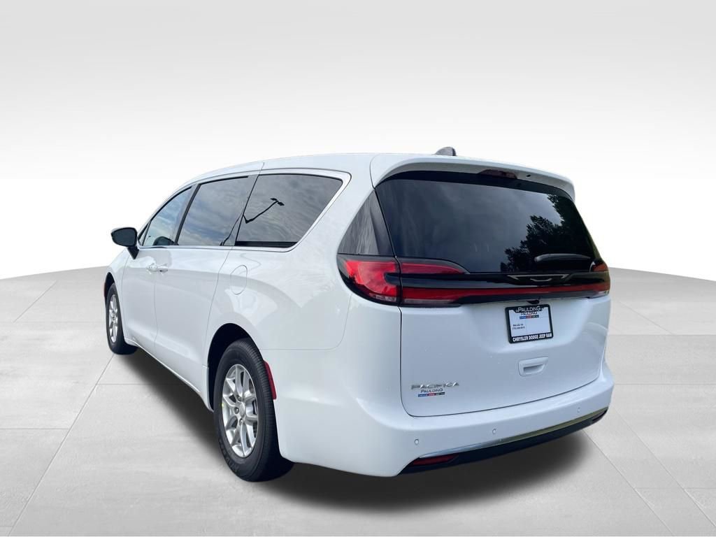 New 2027 Chrysler Pacifica Select FWD image 7