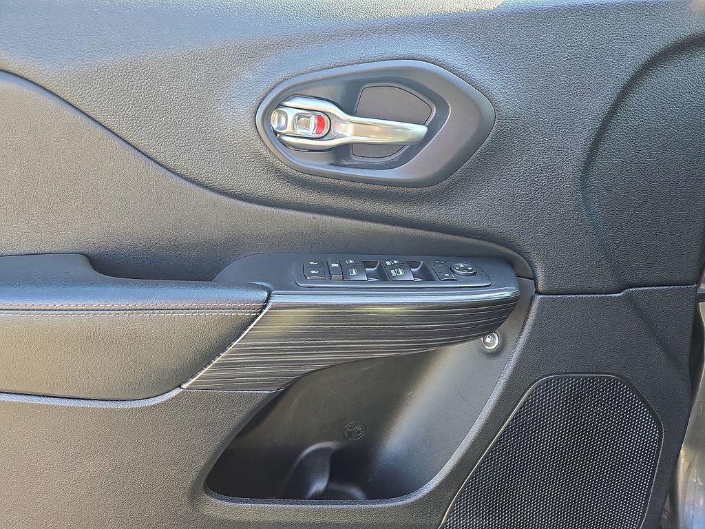 Used 2017 Jeep Cherokee 75th Anniversary image 12