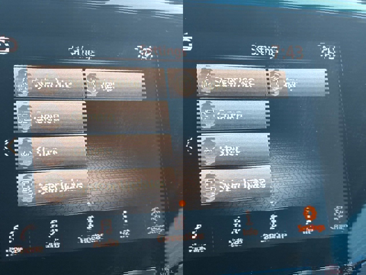 Certified 2024 Nissan Titan SV w/ SV Convenience Package image 31