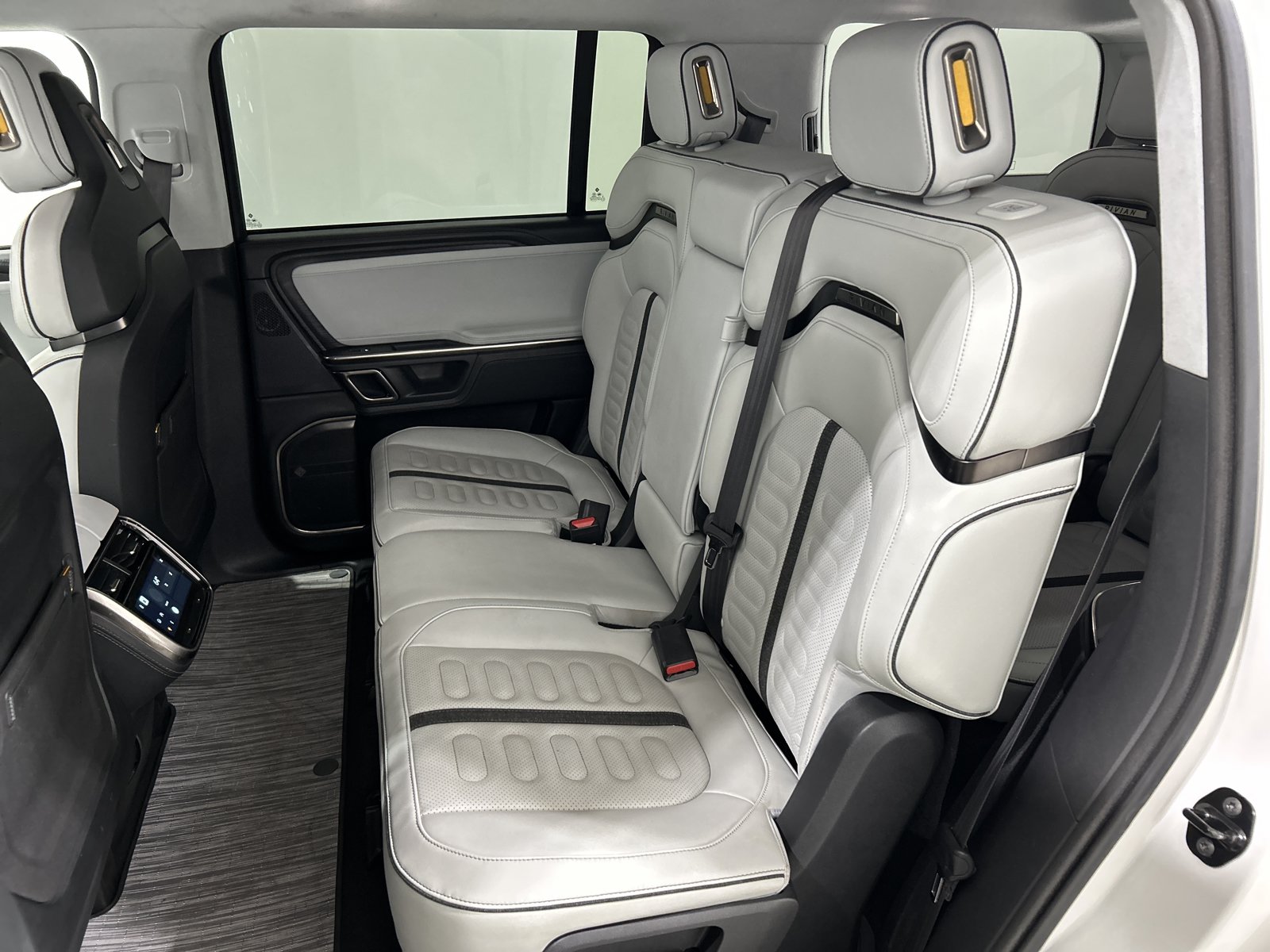 Used 2024 Rivian R1S Adventure AWD/4WD image 21