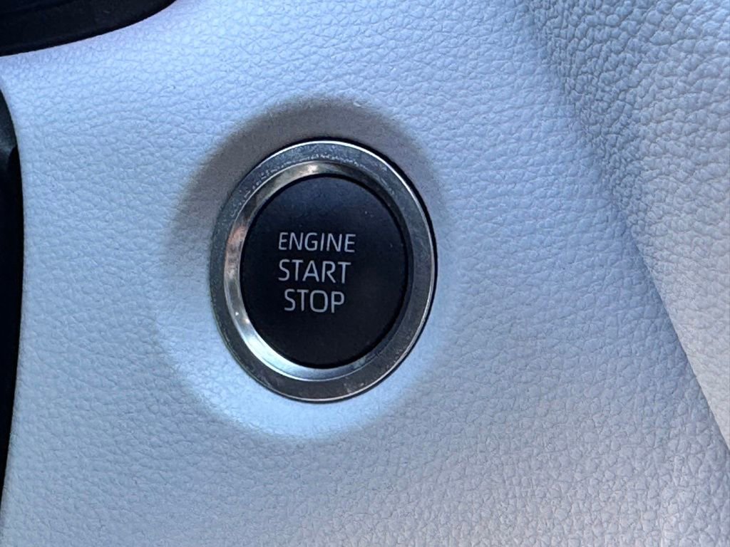 Used 2025 Toyota Corolla SE FWD image 17