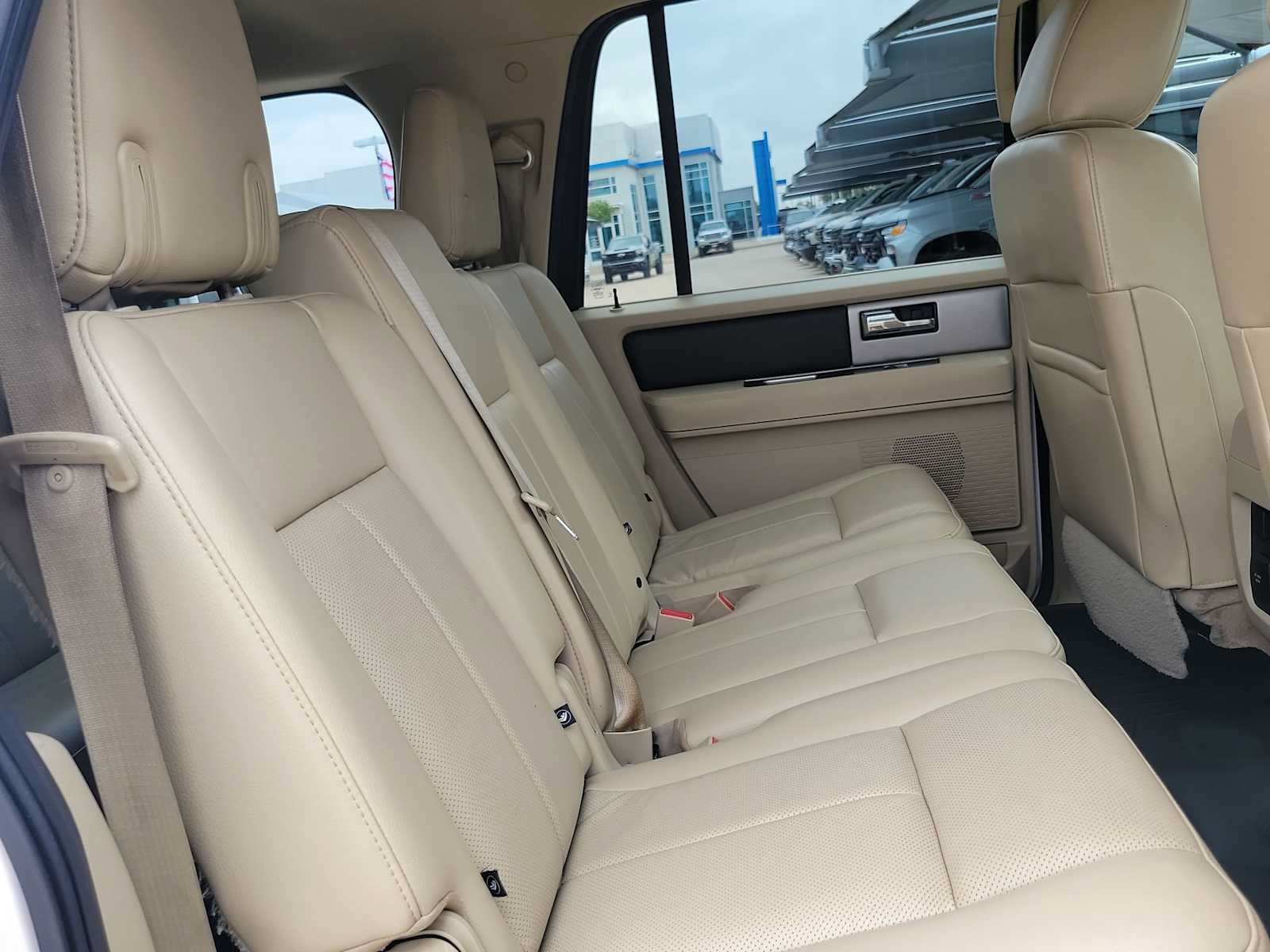 Used 2017 Ford Expedition EL XLT w/ Equipment Group 202A RWD image 17