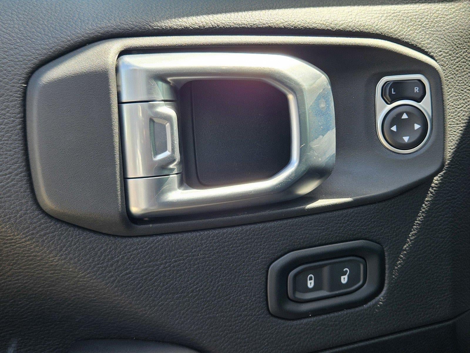 Used 2024 Jeep Gladiator Sport AWD/4WD image 13