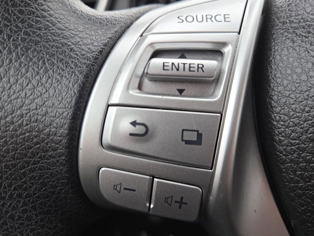 Used 2016 Nissan Rogue SV image 28