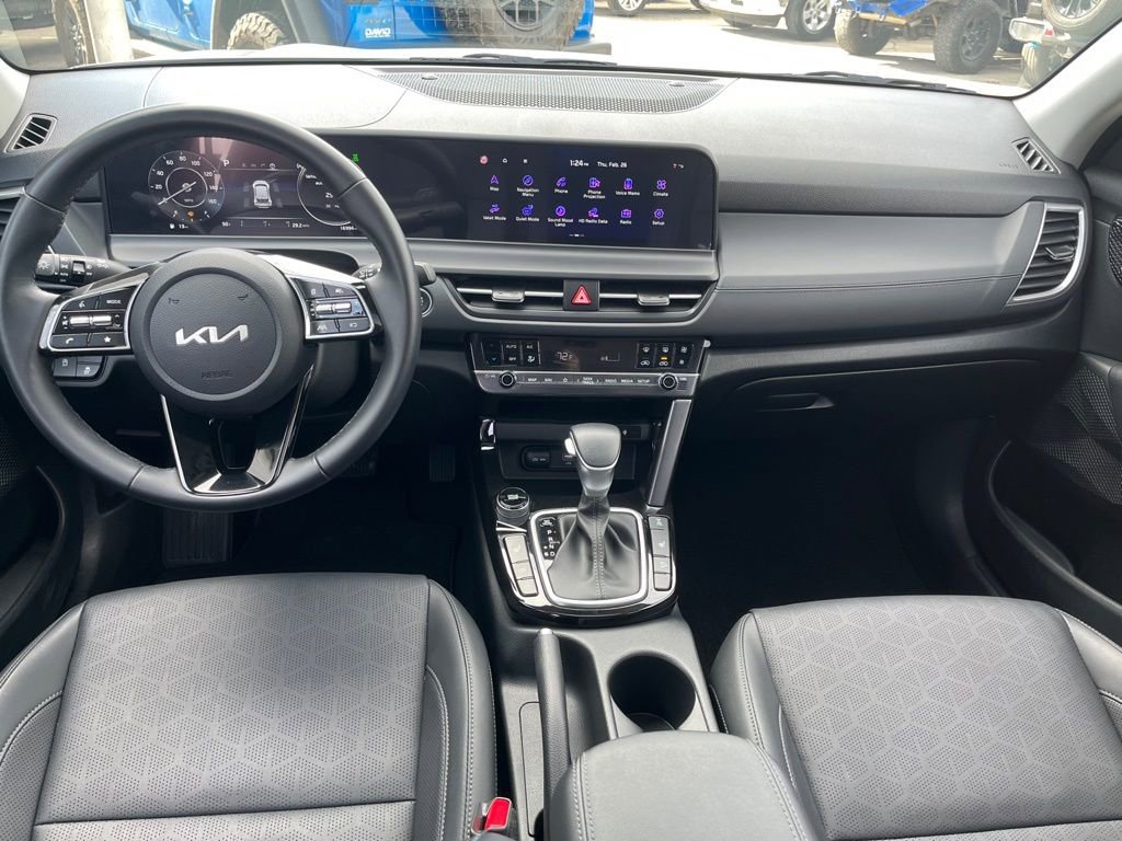 Used 2024 Kia Seltos EX image 16