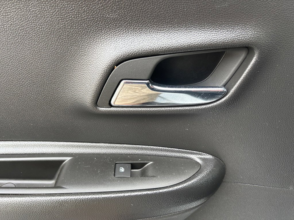 Used 2022 Chevrolet Trax LT w/ LT Convenience Package image 35