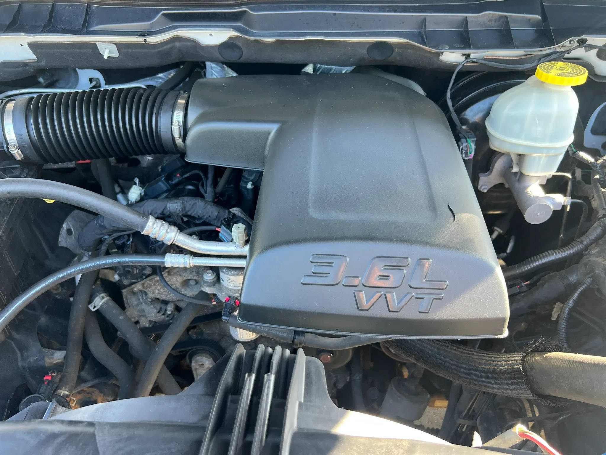Used 2018 RAM 1500 SLT AWD/4WD image 34