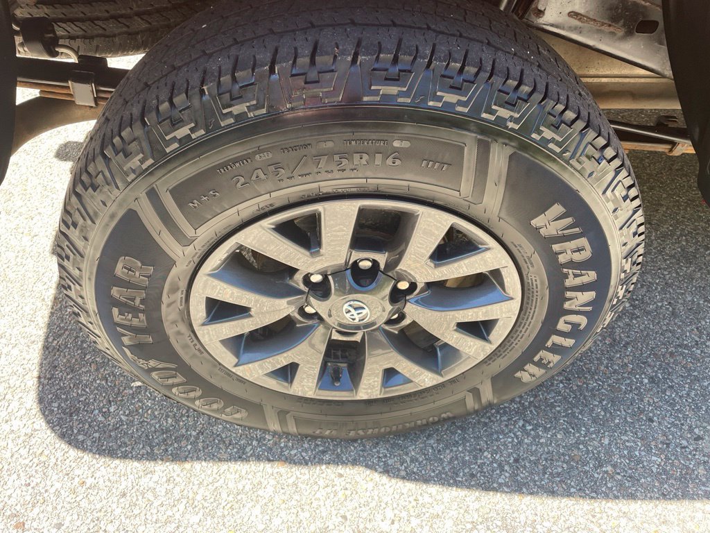 Used 2021 Toyota Tacoma SR5 AWD/4WD image 13