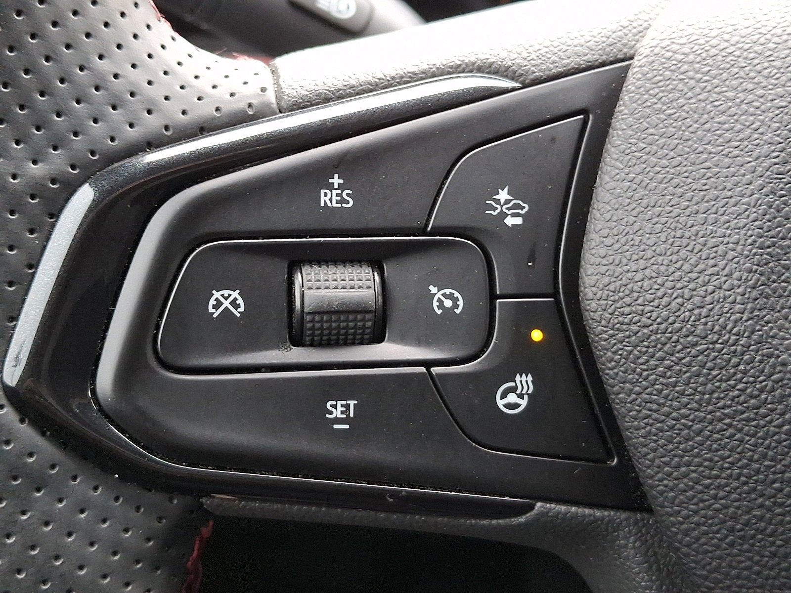 Used 2024 Chevrolet Trax RS w/ Driver Confidence Package image 21