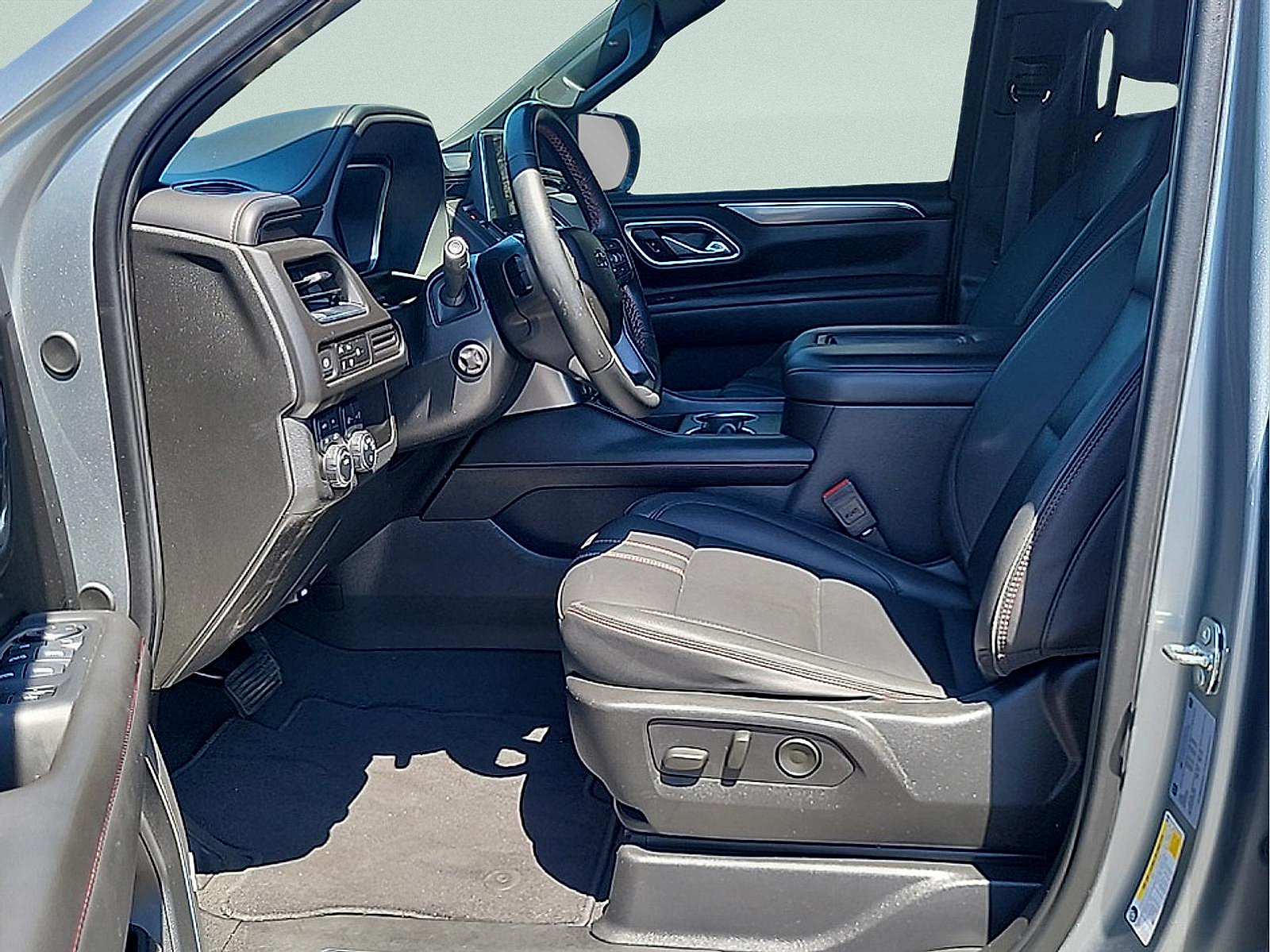 Used 2024 Chevrolet Suburban RST w/ Luxury Package AWD/4WD image 12