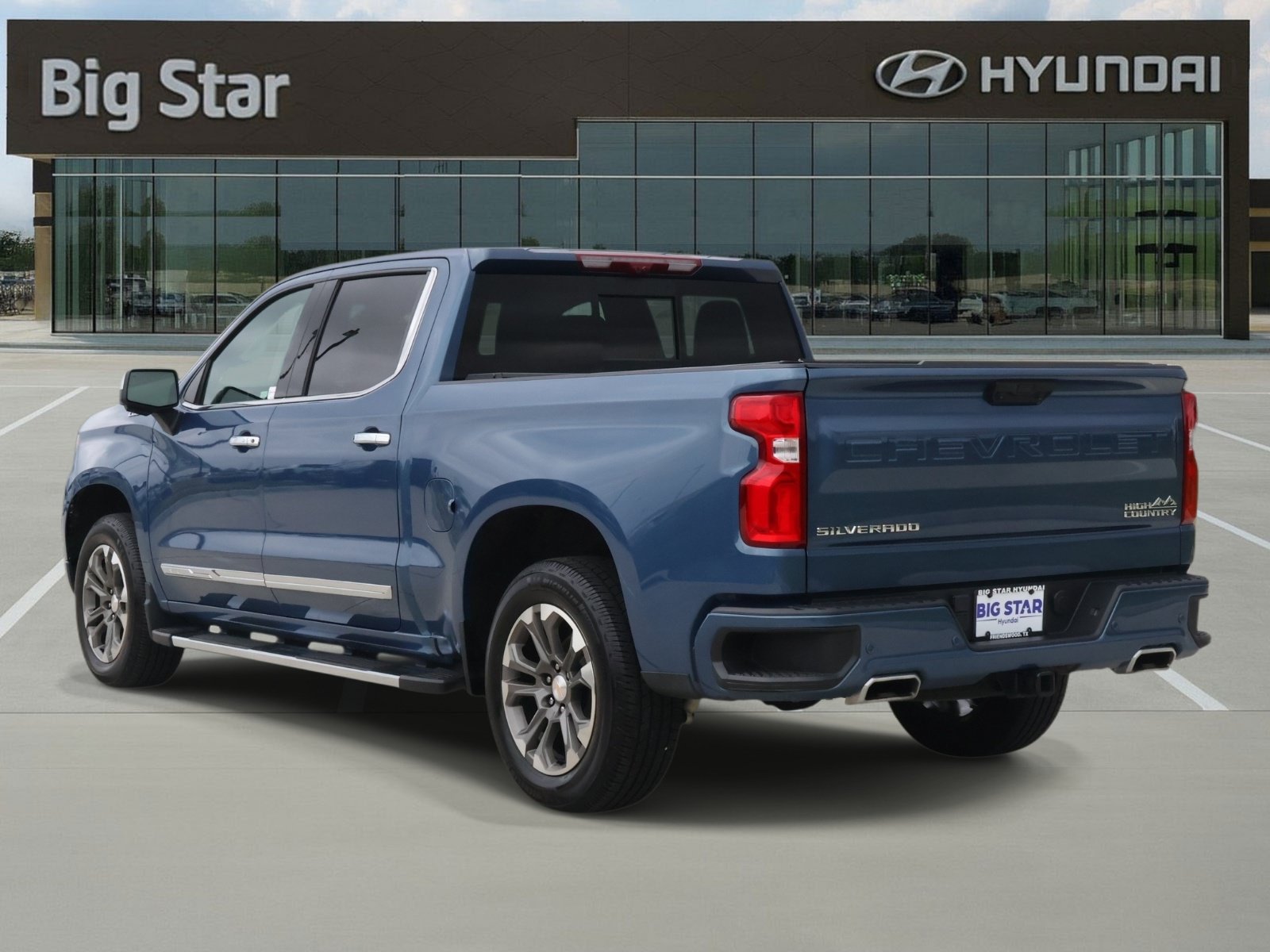 Used 2024 Chevrolet Silverado 1500 High Country w/ Technology Package AWD/4WD image 3