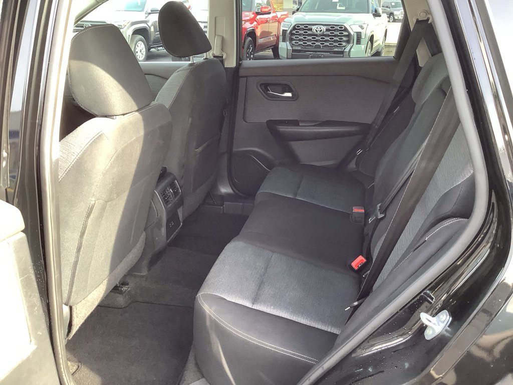 Used 2023 Nissan Rogue SV image 10