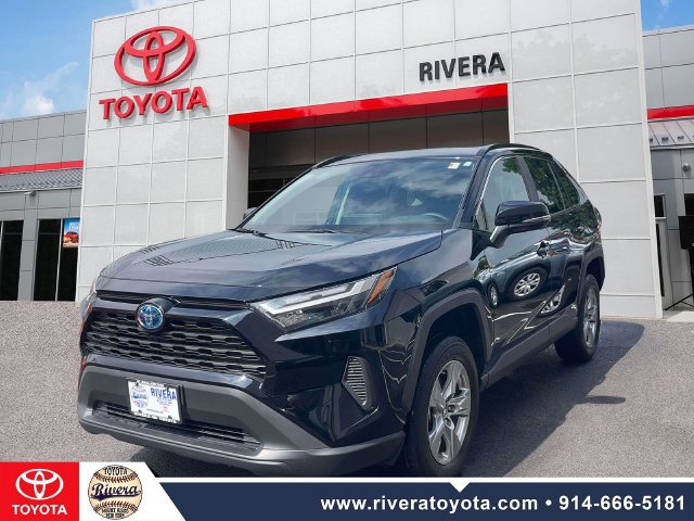 Used 2024 Toyota RAV4 LE AWD/4WD image 4