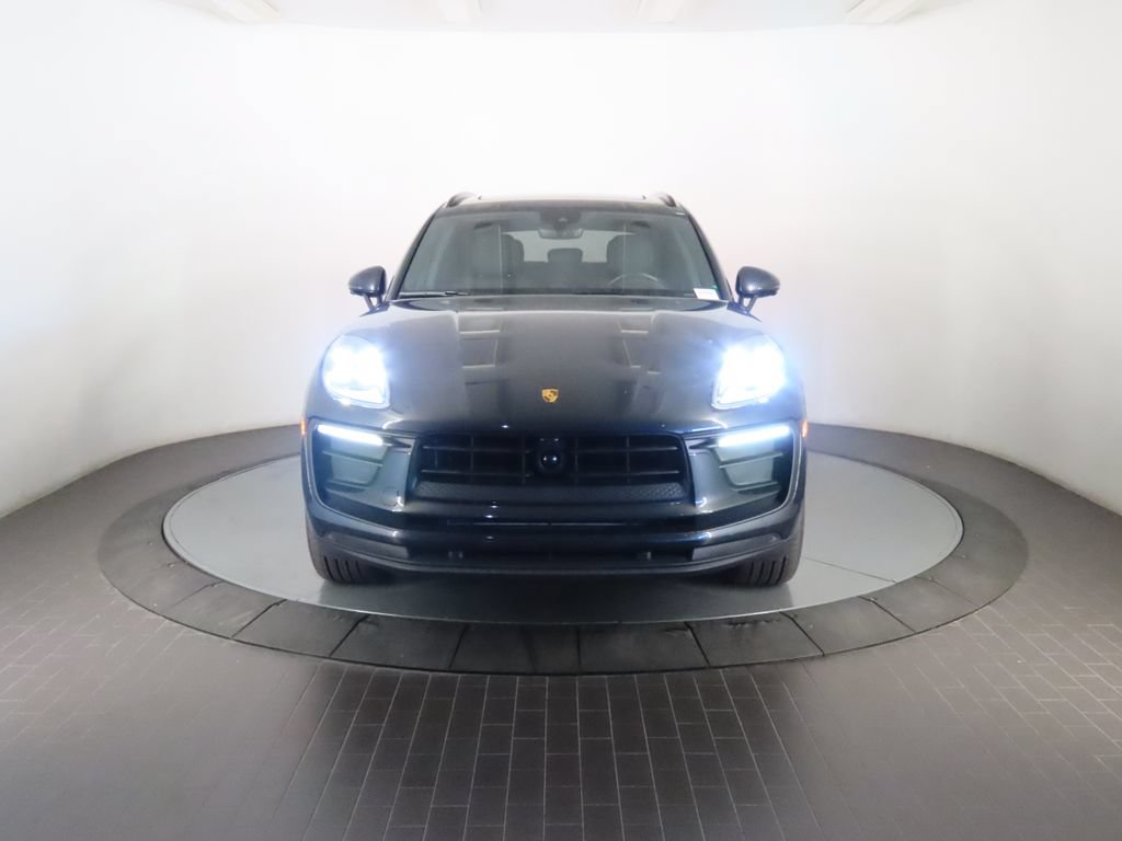 Certified 2025 Porsche Macan AWD/4WD image 10