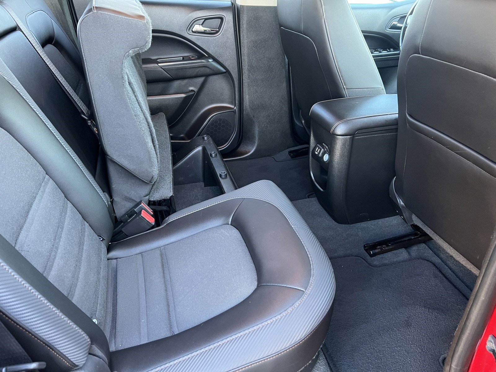 Used 2021 GMC Canyon AT4 image 27