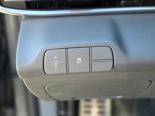 Certified 2025 Hyundai Elantra Sport image 32