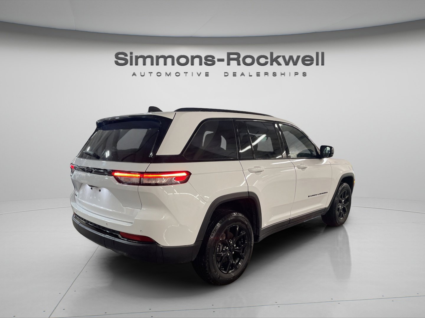 Used 2024 Jeep Grand Cherokee Altitude image 5