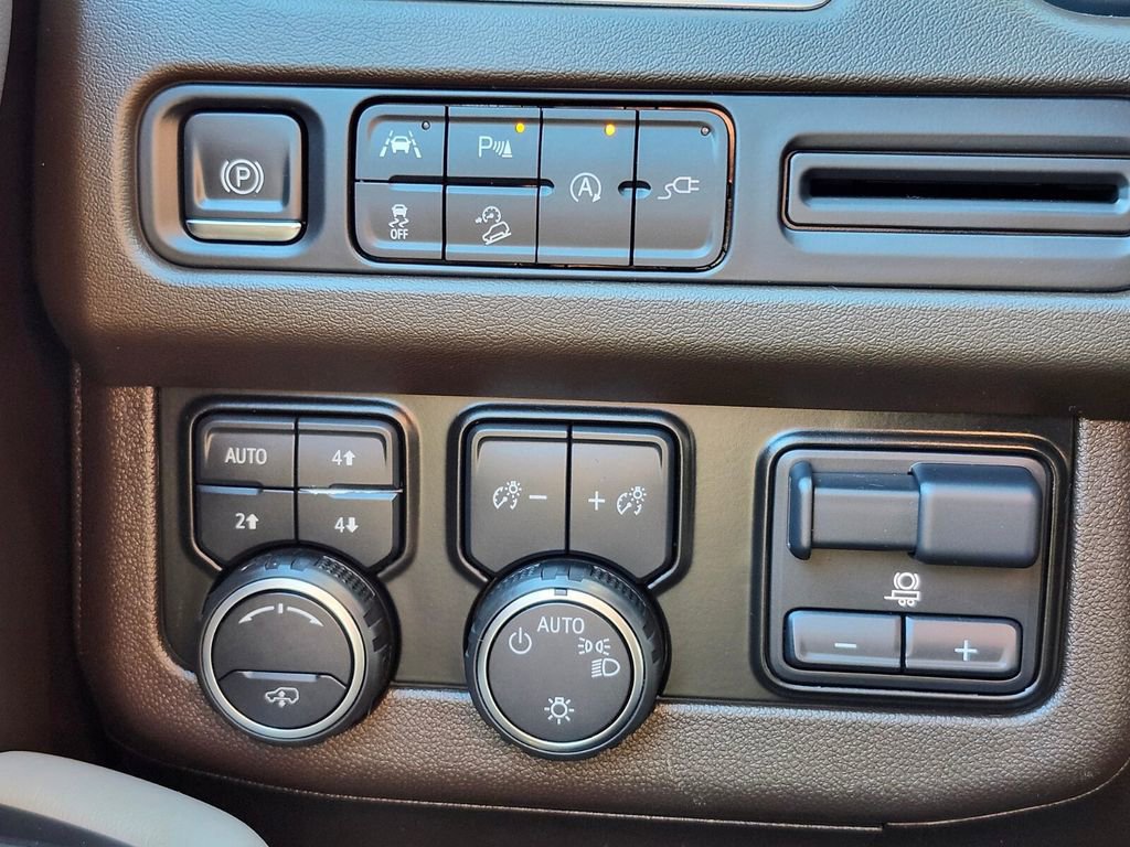 Used 2021 Chevrolet Suburban Z71 w/ Z71 Off-Road Package image 22