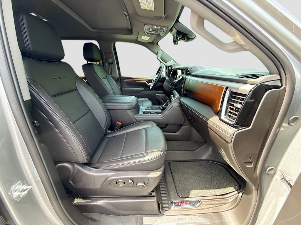 Used 2025 GMC Sierra 2500 Denali w/ Denali Reserve Package AWD/4WD image 30