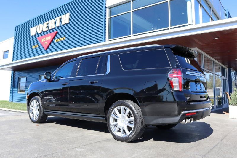 Used 2021 Chevrolet Suburban High Country w/ Premium Package image 5