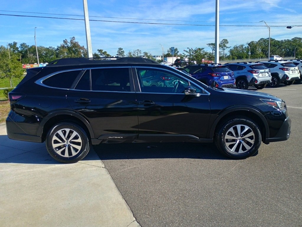 Certified 2022 Subaru Outback Premium image 4