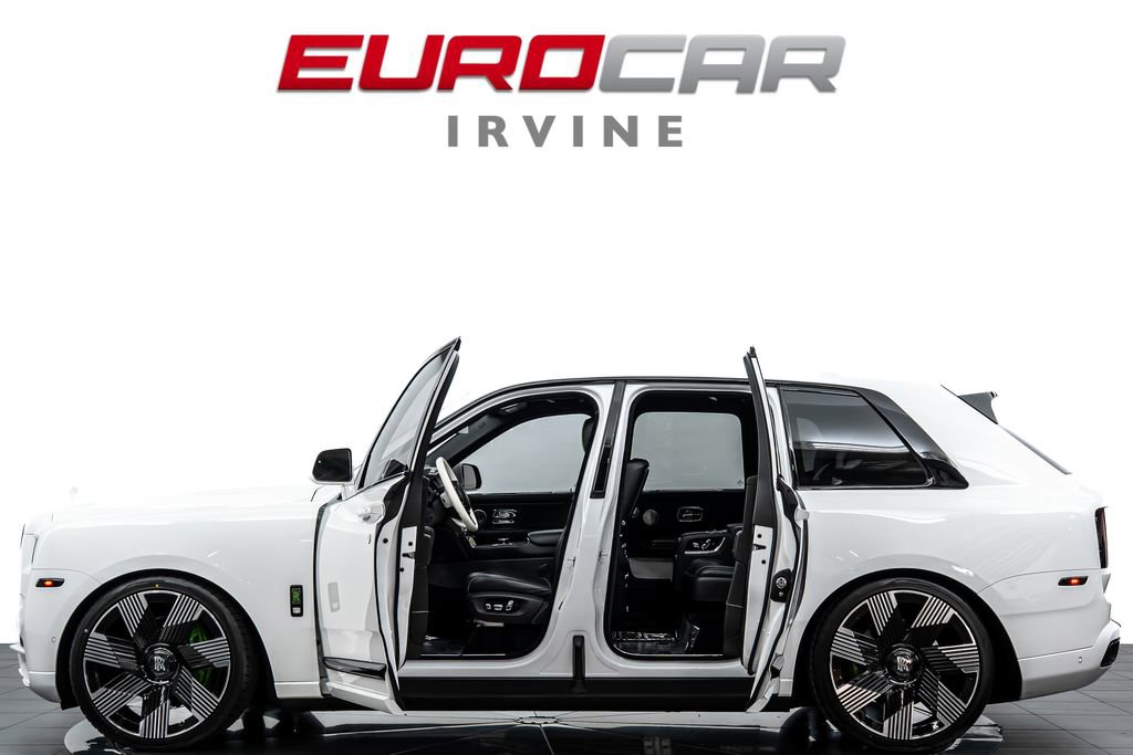 Used 2020 Rolls-Royce Cullinan Black Badge image 3