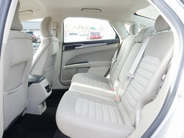 Used 2019 Ford Fusion SE image 14