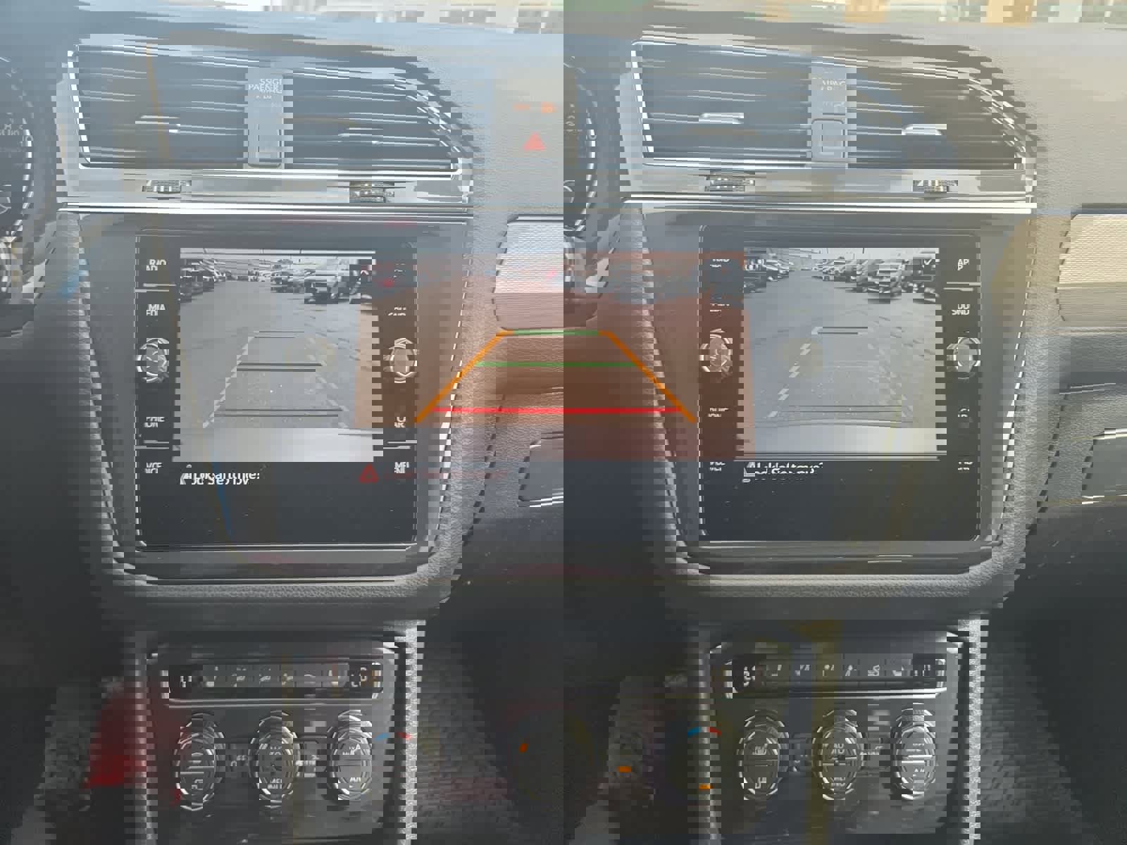 Used 2021 Volkswagen Tiguan SE w/ Panoramic Sunroof Package image 17