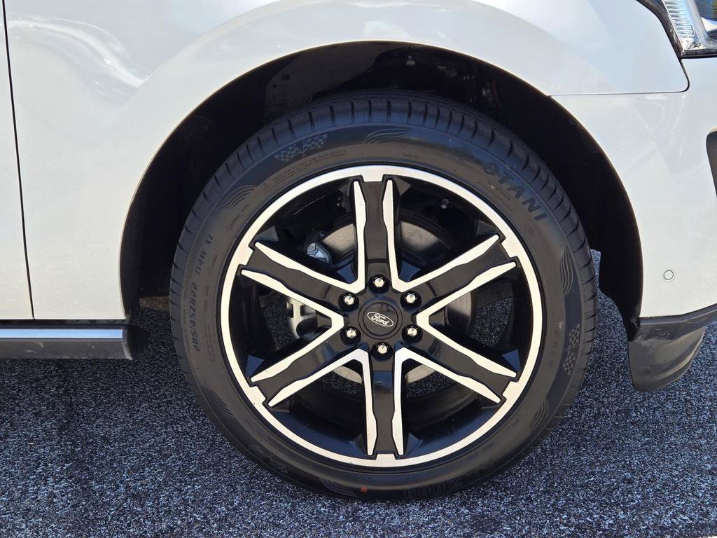 Used 2021 Ford Expedition Limited AWD/4WD image 4