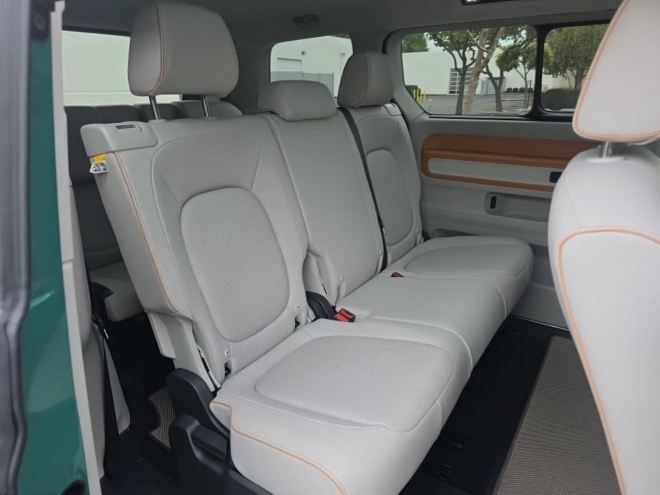 Used 2025 Volkswagen ID. Buzz Pro S Plus RWD image 10