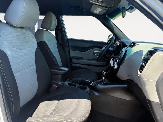 Used 2016 Kia Soul + FWD image 15