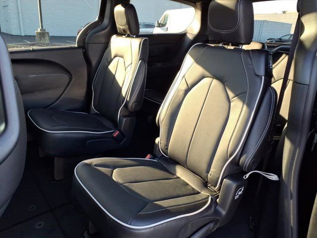 New 2026 Chrysler Pacifica Limited w/ S Appearance Package image 14
