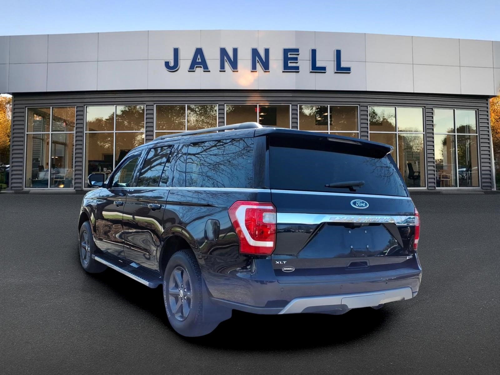Used 2021 Ford Expedition Max XLT image 7