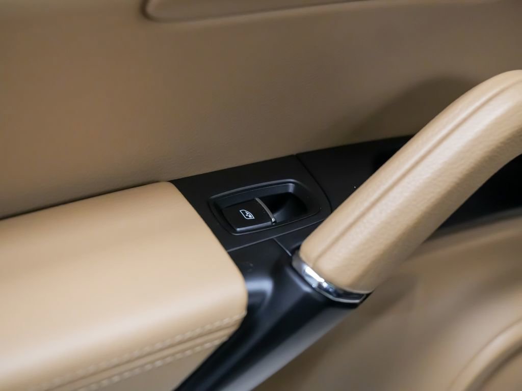 Used 2016 Porsche Cayenne image 16