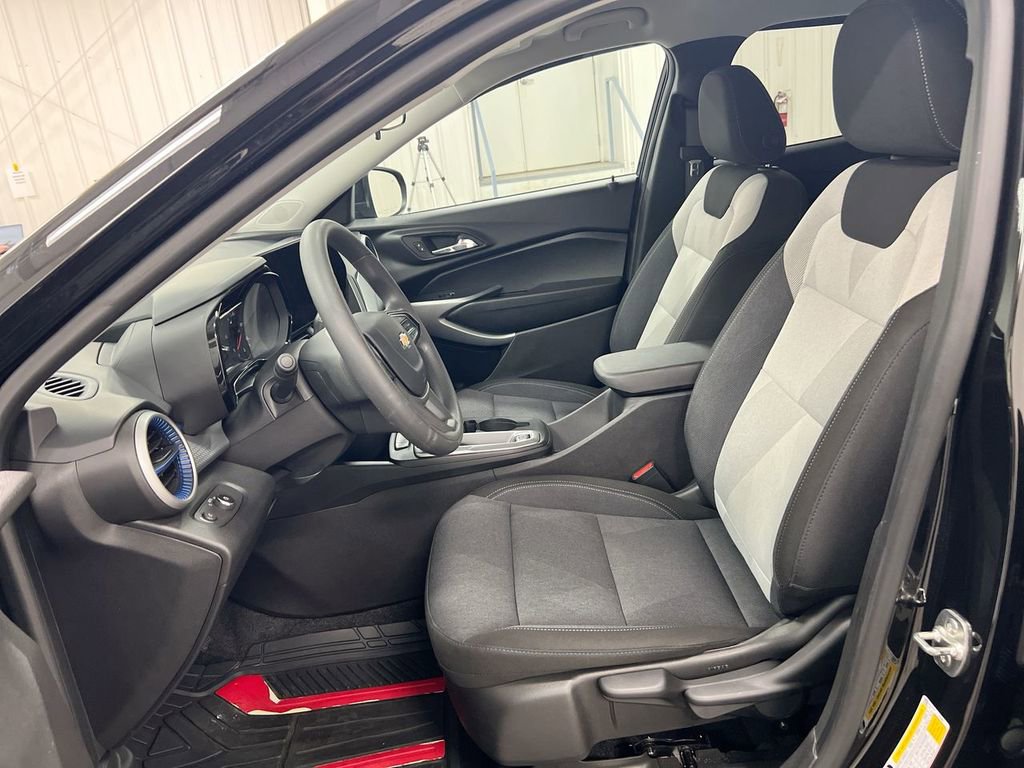 Used 2024 Chevrolet Trax LS w/ LS Convenience Package image 19