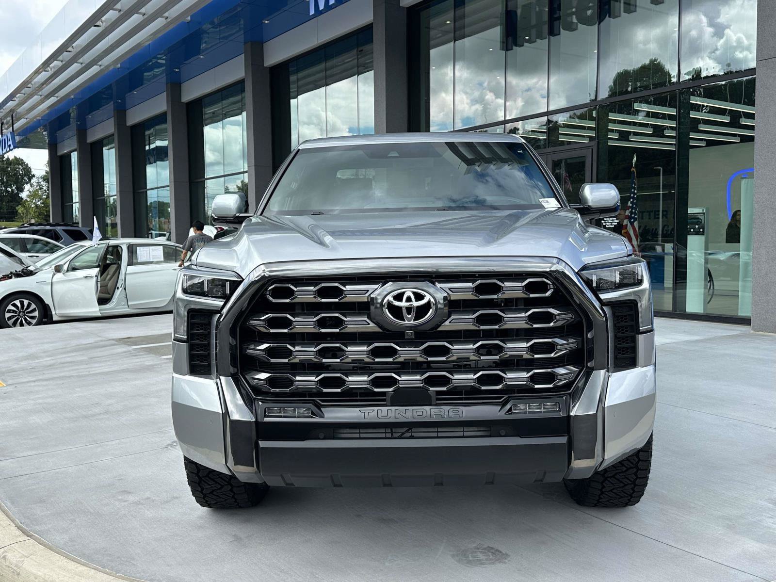 Used 2023 Toyota Tundra Platinum AWD/4WD image 2
