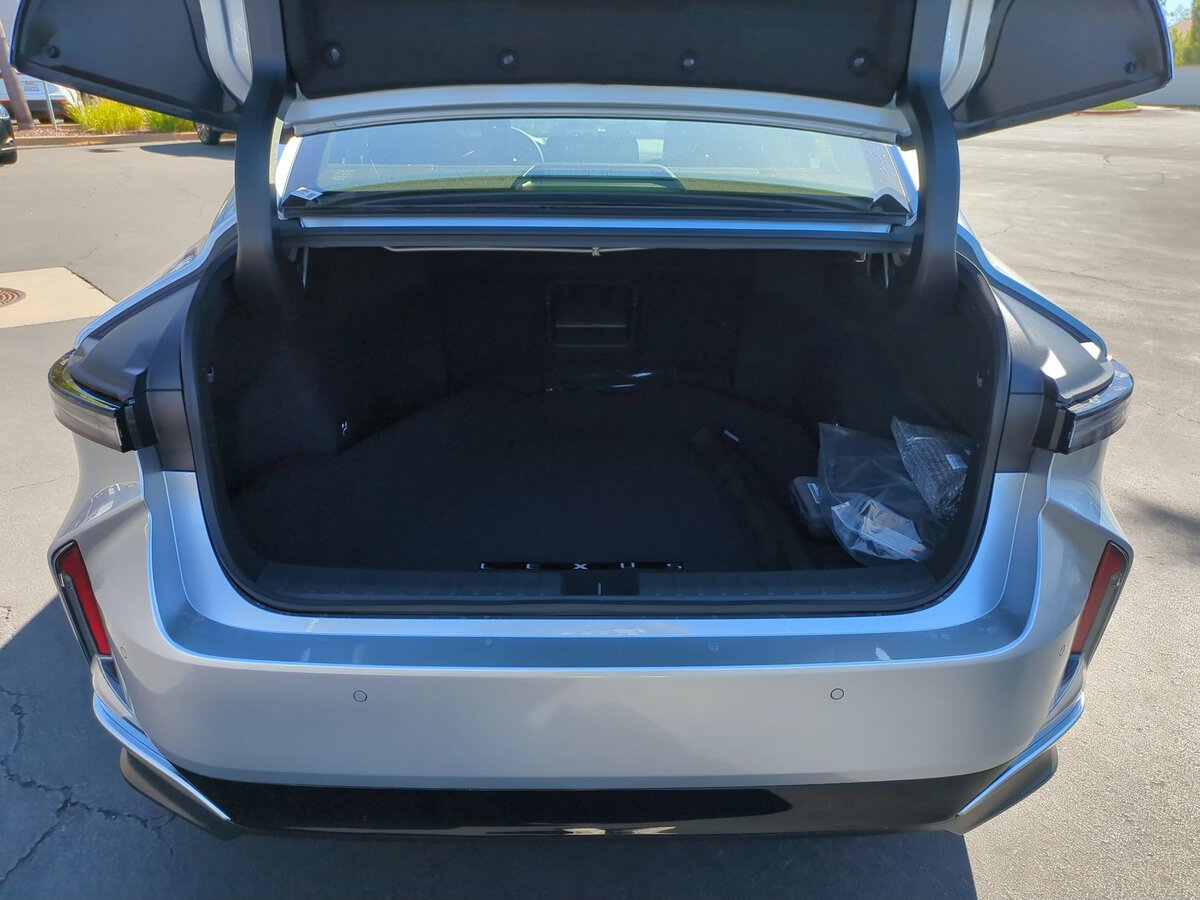 New 2026 Lexus ES 350e w/ Convenience Package FWD image 21
